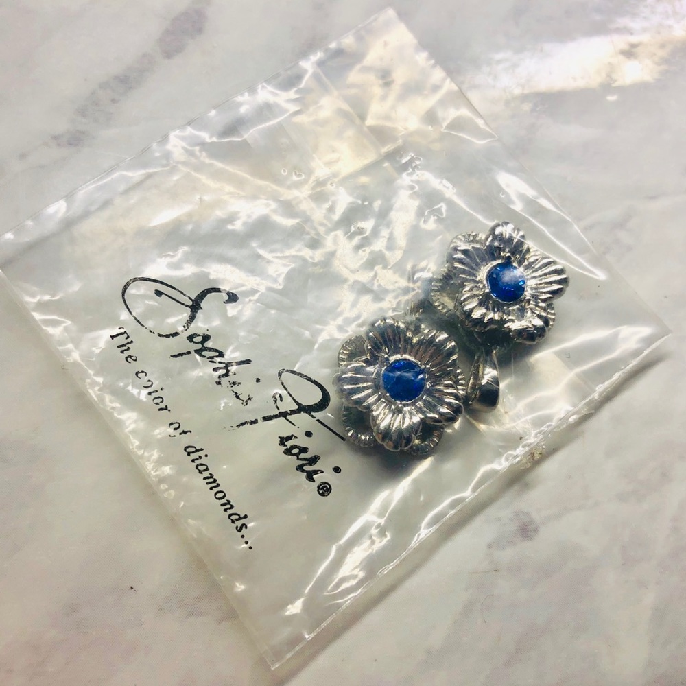 Sophia Fiori floral pendant w/blue gemstone